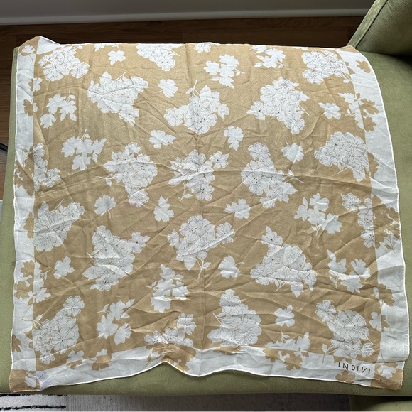 INDIVI Silk Scarf- White and gold floral. - Picture 3 of 7